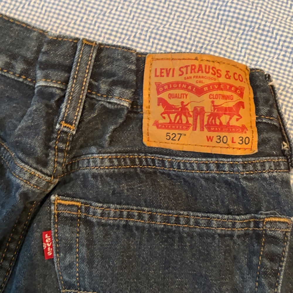 Levi's Classic Indigo Jeans 527. Jeans that are made for comfort. - Picture 2 of 3
